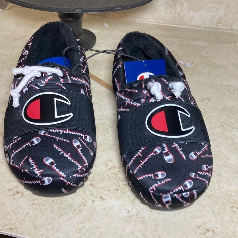 NWT Ladies Champion Academy Script Style size 9 in b/w/r slipper shoes